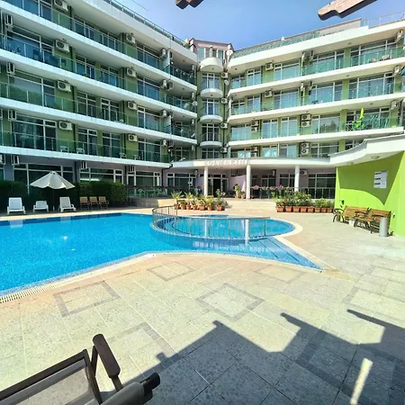 In Solmarin Complex, Sunny *